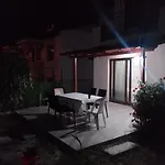 Kadinlar Denizi Plaji 100 M Bahceli Havuzlu
