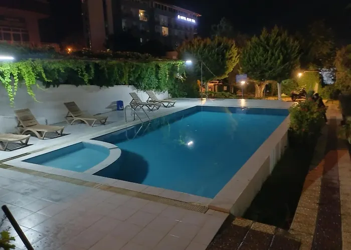 Kadinlar Denizi Plaji 100 M Bahceli Havuzlu