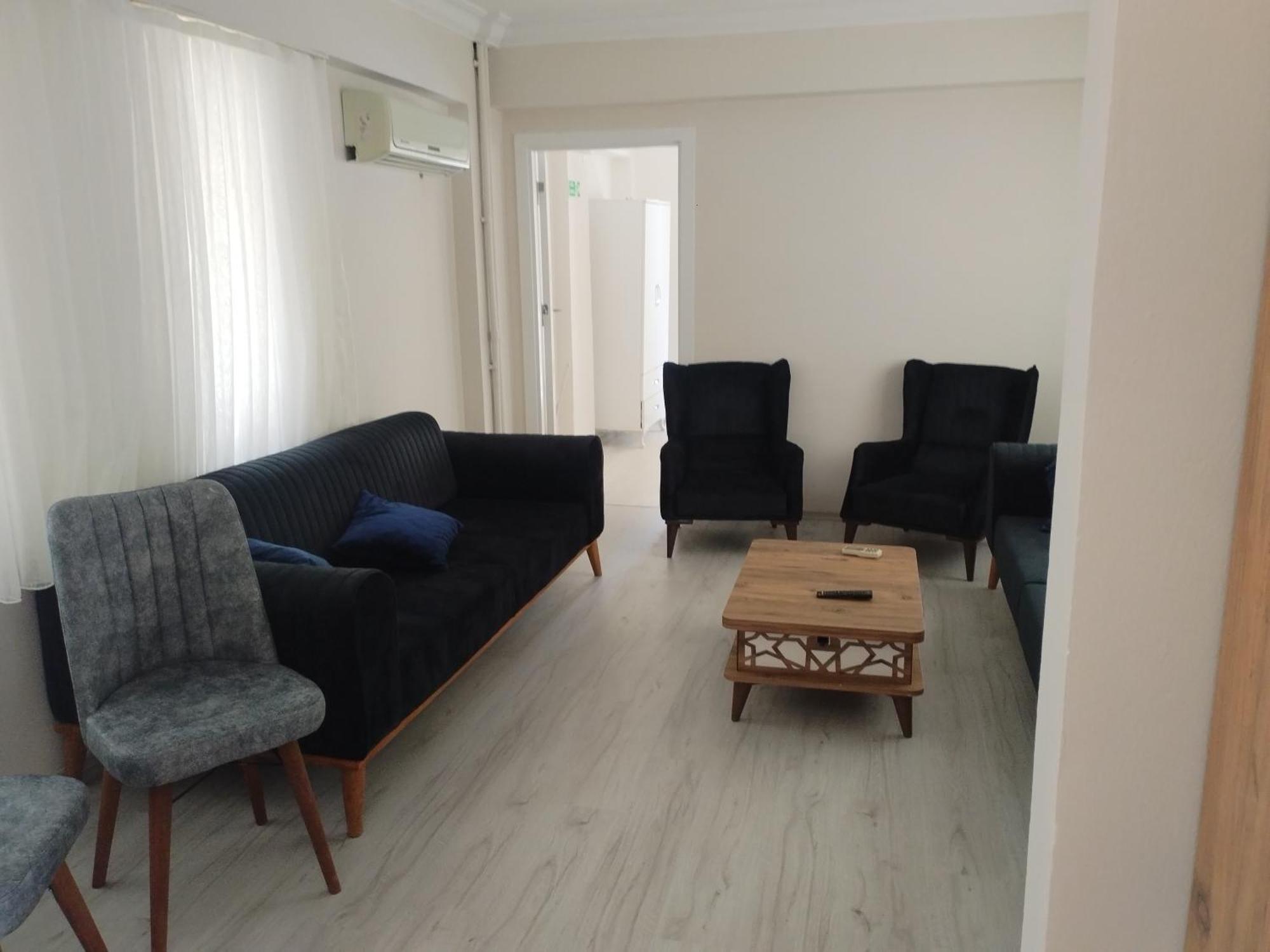 Kadinlar Denizi Plaji 100 M Bahceli Havuzlu Kuşadası