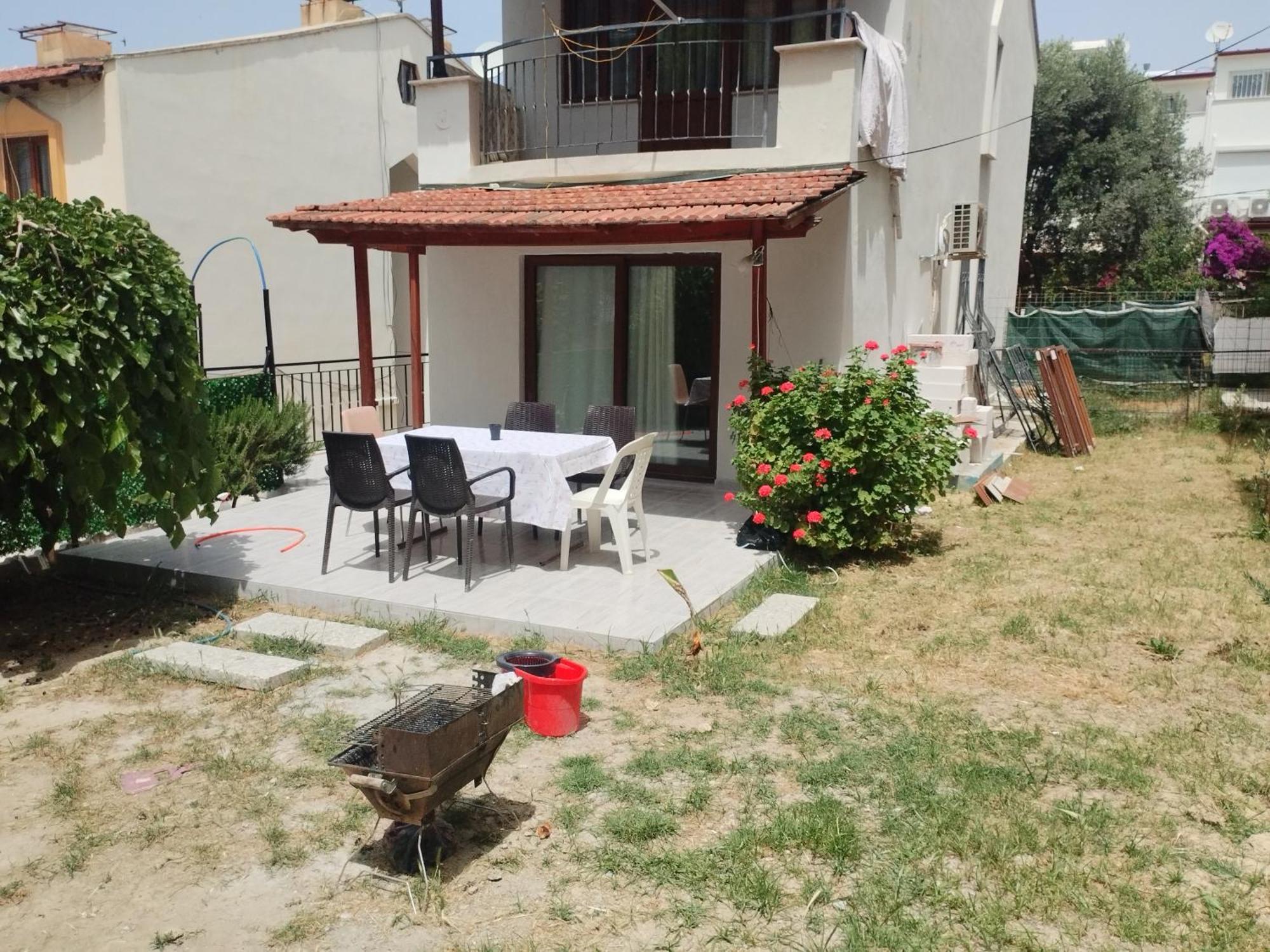 Kadinlar Denizi Plaji 100 M Bahceli Havuzlu Kuşadası