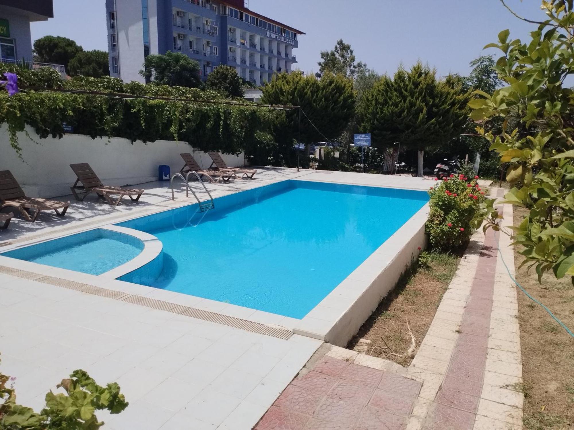 Villa Kadinlar Denizi Plaji 100 M Bahceli Havuzlu Kuşadası